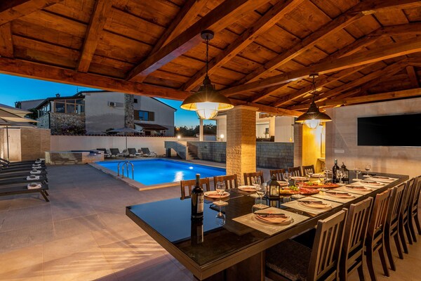 Foto van Esthetische villa met privézwembad - Vakantiehuis in Buici - TerraceBalcony