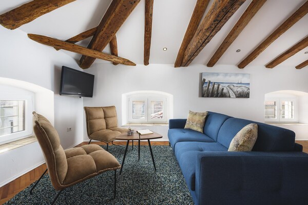 Foto van Gezellig appartement voor kleinere groepen - Vakantiehuis in Porec - LivingRoom