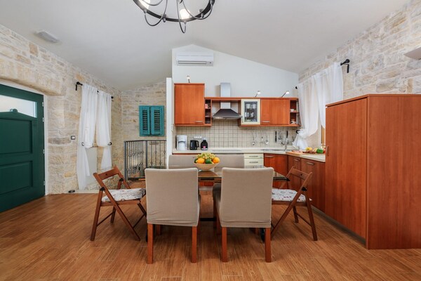 Foto van Majestueuze villa met privézwembad - Vakantiehuis in Tinjan - DiningRoom