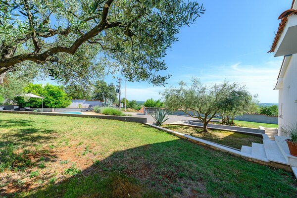 Foto van Gezellige villa met uitzicht - Vakantiehuis in Rojci - GardenSummer