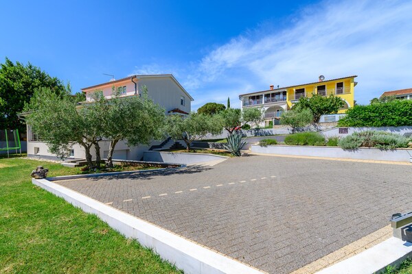 Foto van Gezellige villa met uitzicht - Vakantiehuis in Rojci - AreaSummer1KM