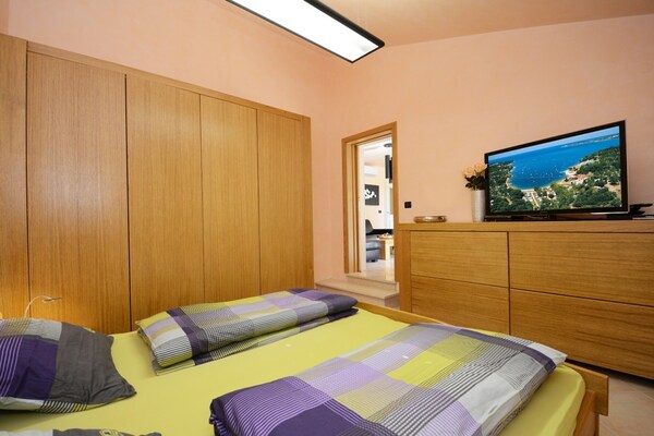 Foto van Geweldige villa met balkon - Vakantiehuis in Rogovici - BedRoom