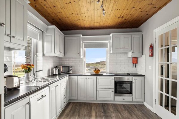 Foto van Huis in Ballyconneely vlakbij het strand van Mannin Bay - Untagged