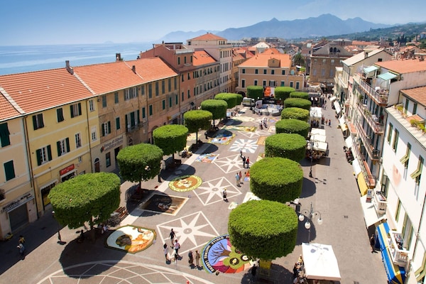 Foto van Appartement in Pietra Ligure met garage - Vakantiehuis in Pietra Ligure - ExteriorSummer