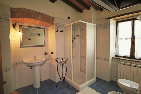 Foto van Appartement in Todi met zwembad en erfgoed - Vakantiehuis in Todi - BathRoom