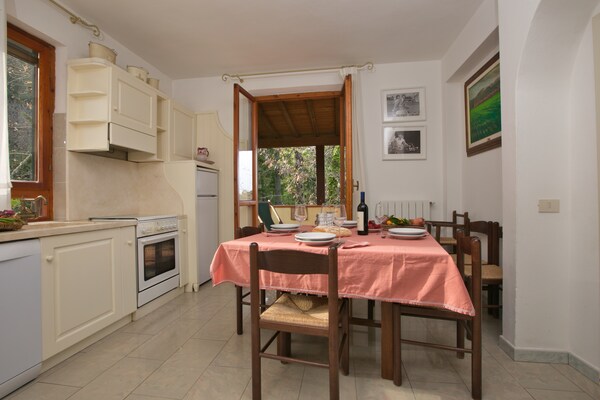 Foto van Vakantiehuis in Sassetta bij stranden - Vakantiehuis in Sassetta - DiningRoom