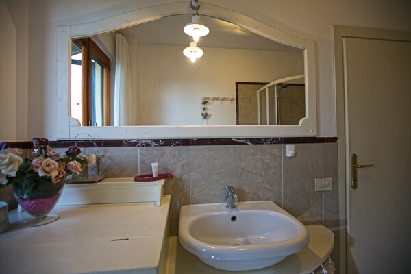 Foto van Vakantiehuis in Sassetta bij stranden - Vakantiehuis in Sassetta - BathRoom