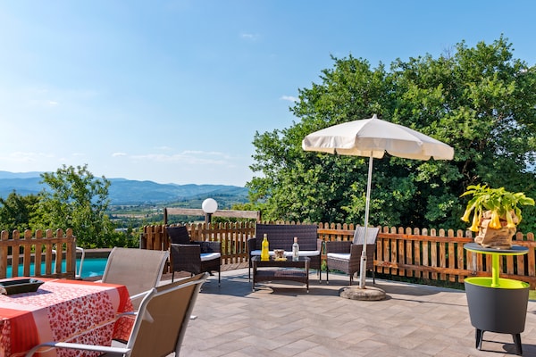 Foto van Landelijk huis in Arezzo met zwembad - Vakantiehuis in Tregozzano, Arezzo - TerraceBalcony