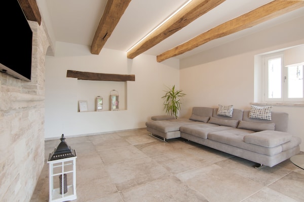 Foto van Elegante villa met tuin - Vakantiehuis in Acqualagna - LivingRoom