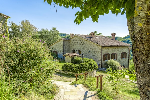 Foto van Villa in Belforte bij Sasso Simone Park - Vakantiehuis in Belforte all'Isauro - GardenSummer