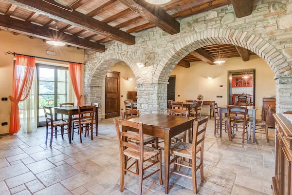 Foto van Vakantiehuis in Urbania met Heuvelzicht - Vakantiehuis in Urbania - DiningRoom
