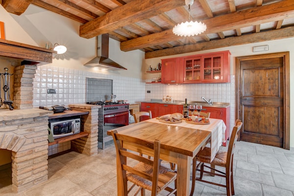Foto van Vakantiehuis in Urbania met Heuvelzicht - Vakantiehuis in Urbania - Kitchen