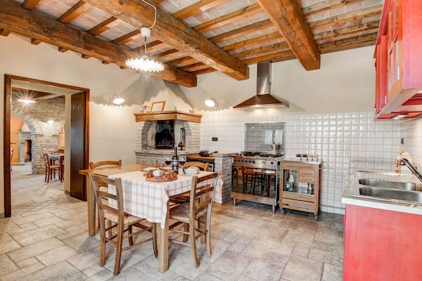 Foto van Vakantiehuis in Urbania met Heuvelzicht - Vakantiehuis in Urbania - Kitchen