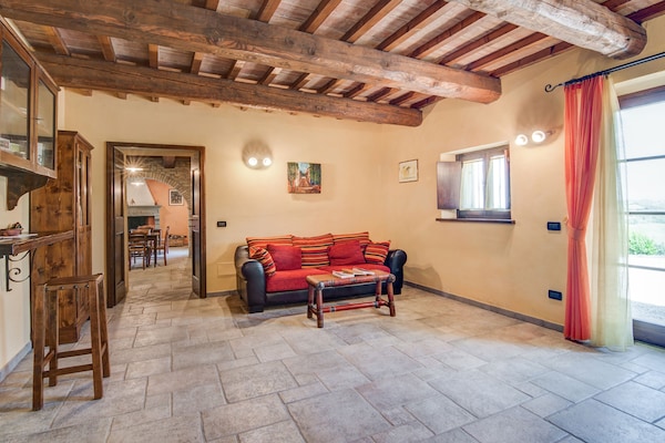 Foto van Vakantiehuis in Urbania met Heuvelzicht - Vakantiehuis in Urbania - LivingRoom