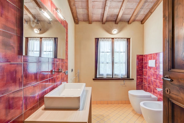 Foto van Vakantiehuis in Urbania met Heuvelzicht - Vakantiehuis in Urbania - BathRoom