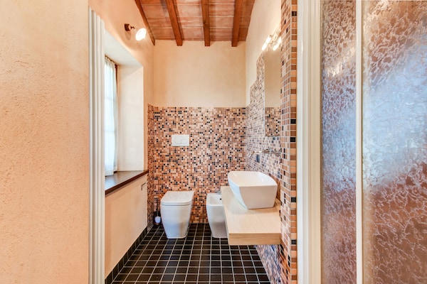 Foto van Vakantiehuis in Urbania met Heuvelzicht - Vakantiehuis in Urbania - BathRoom