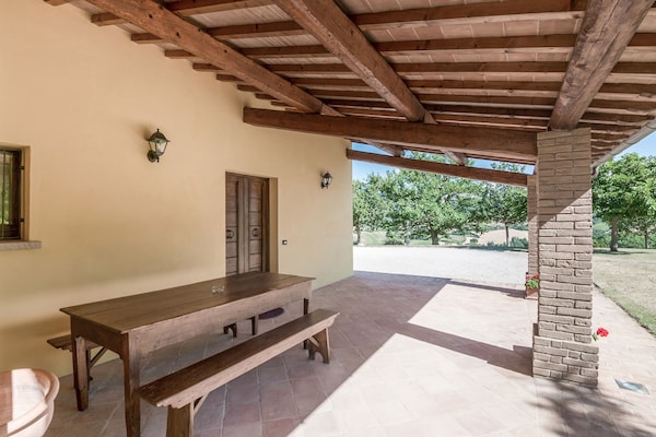 Foto van Vakantiehuis in Urbania met Heuvelzicht - Vakantiehuis in Urbania - TerraceBalcony