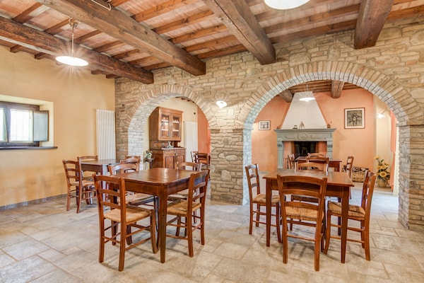 Foto van Vakantiehuis in Urbania met Heuvelzicht - Vakantiehuis in Urbania - DiningRoom