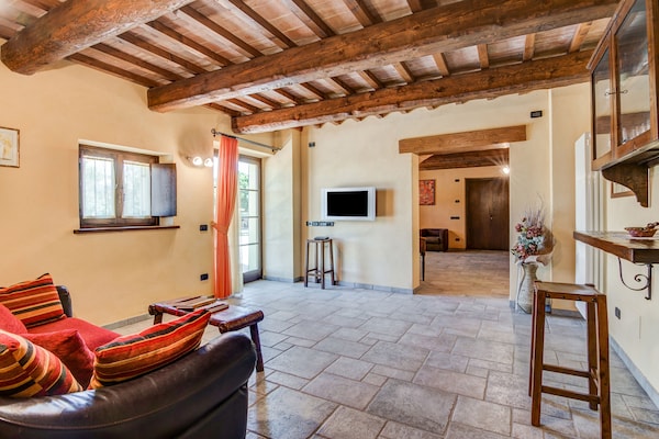 Foto van Vakantiehuis in Urbania met Heuvelzicht - Vakantiehuis in Urbania - LivingRoom