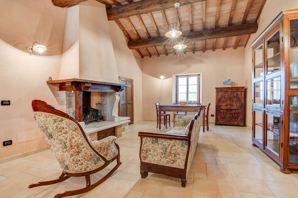 Foto van Vakantiehuis in Urbania met Heuvelzicht - Vakantiehuis in Urbania - LivingRoom