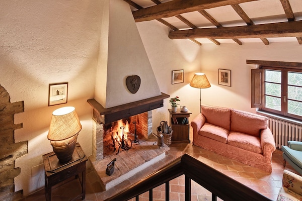 Foto van Charmant Huis in Umbrië met Zwembad en Tuin - Vakantiehuis in Montecastelli, Umbertide - LivingRoom