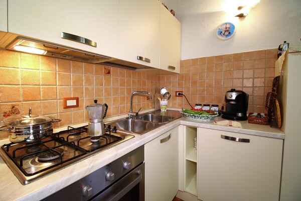 Foto van Rustiek boerdeij met meertje om te vissen, mooi uitzicht, rust en natuur - Kitchen