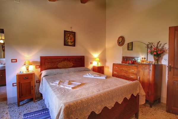 Foto van Rustiek boerdeij met meertje om te vissen, mooi uitzicht, rust en natuur - BedRoom