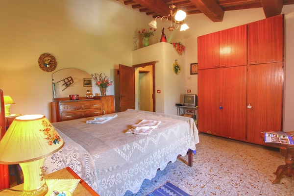 Foto van Rustiek boerdeij met meertje om te vissen, mooi uitzicht, rust en natuur - BedRoom