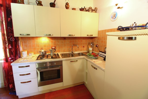 Foto van Rustiek boerdeij met meertje om te vissen, mooi uitzicht, rust en natuur - Kitchen