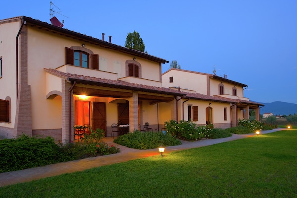 Foto van Romantische ontsnapping op het platteland - Vakantiehuis in Cannara Assisi - ExteriorSummer