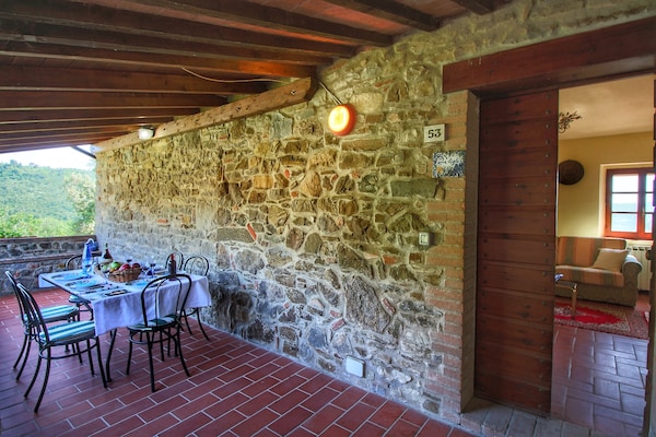 Foto van Boerderij in Paciano bij Monte Pausillo Park - Vakantiehuis in Paciano - TerraceBalcony