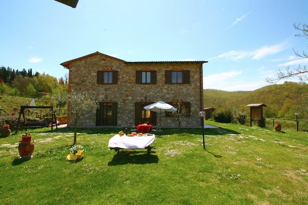 Foto van Boerderij bij Trasimeense Meer met Zwembad - Vakantiehuis in Passignano sul Trasimeno - ExteriorSummer