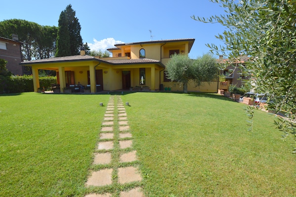 Foto van Villa in Marsciano met zwembad bij Trasimeno - Vakantiehuis in Marsciano - ExteriorSummer