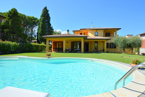 Foto van Villa in Marsciano met zwembad bij Trasimeno - Vakantiehuis in Marsciano - ExteriorSummer