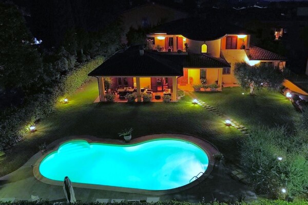 Foto van Villa in Marsciano met zwembad bij Trasimeno - Vakantiehuis in Marsciano - ViewSummer