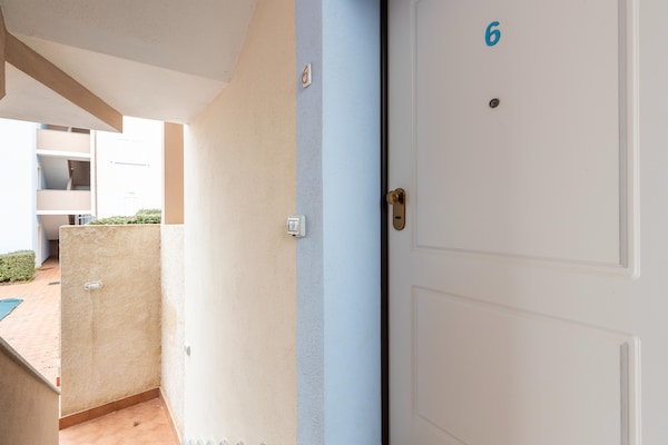 Foto van Zwembad condivisa en giardino privato - Vakantiehuis in Badesi - HallReception