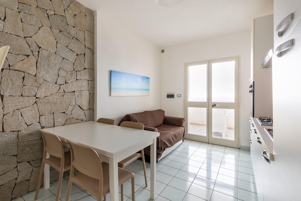 Foto van Appartement met vista mare en terrazza - Vakantiehuis in Castelsardo - LivingRoom