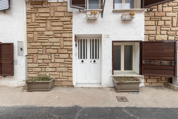 Foto van Su due livelli, con aria condizionata - Vakantiehuis in Castelsardo - ExteriorSummer