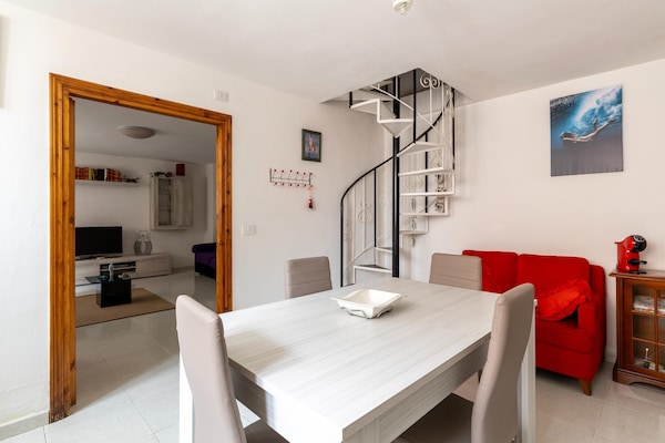 Foto van Su due livelli, con aria condizionata - Vakantiehuis in Castelsardo - DiningRoom