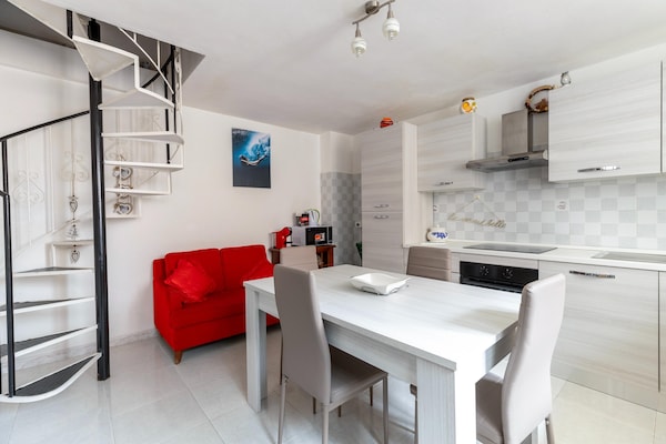 Foto van Su due livelli, con aria condizionata - Vakantiehuis in Castelsardo - DiningRoom