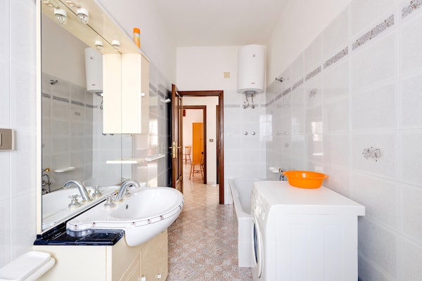 Foto van Appartement met zeezicht in het historische - Vakantiehuis in Castelsardo - BathRoom