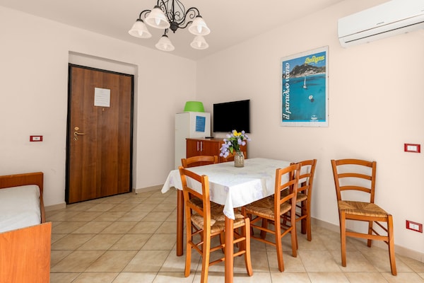 Foto van 150 meter van de zee, 2 zwembaden - Vakantiehuis in Valledoria - DiningRoom