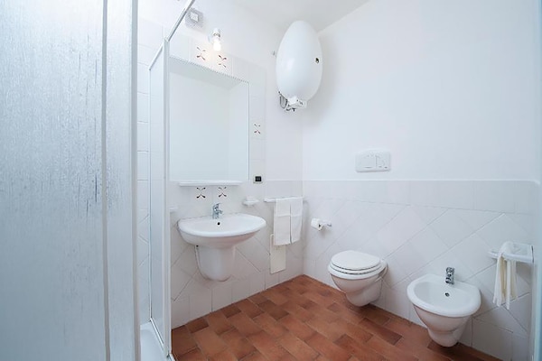 Foto van Kustschuilplaats met zwembad - Vakantiehuis in Villasimius - BathRoom