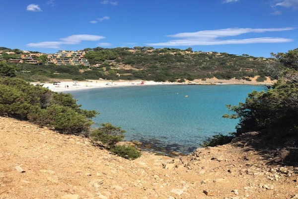 Foto van Kustschuilplaats met zwembad - Vakantiehuis in Villasimius - AreaSummer5KM