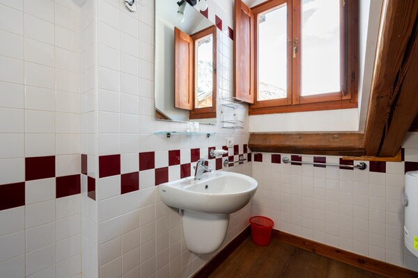 Foto van In edificio storico, con aria condizionata - Vakantiehuis in Ceresole Reale (TO) - BathRoom