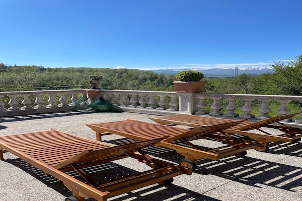 Foto van Vakantiehuis in Langhe met Zwembad en Terras - Vakantiehuis in Bastia Mondovì - TerraceBalcony