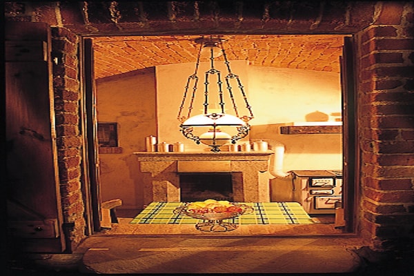 Foto van Vakantiehuis in Langhe met Zwembad en Terras - Vakantiehuis in Bastia Mondovì - Ambiance