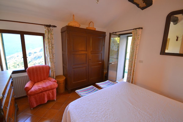 Foto van Rustig verblijf in de Ligurische heuvels - Vakantiehuis in Stellanello - BedRoom