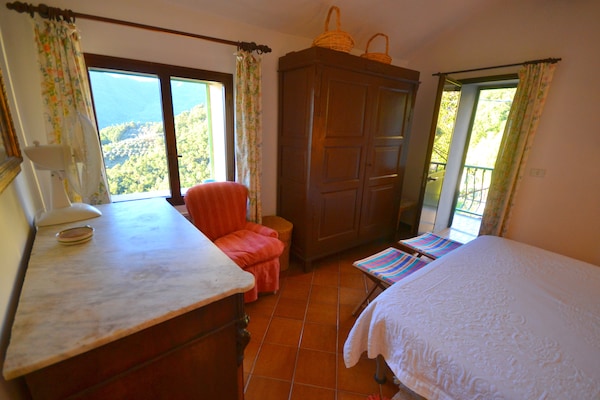 Foto van Rustig verblijf in de Ligurische heuvels - Vakantiehuis in Stellanello - BedRoom
