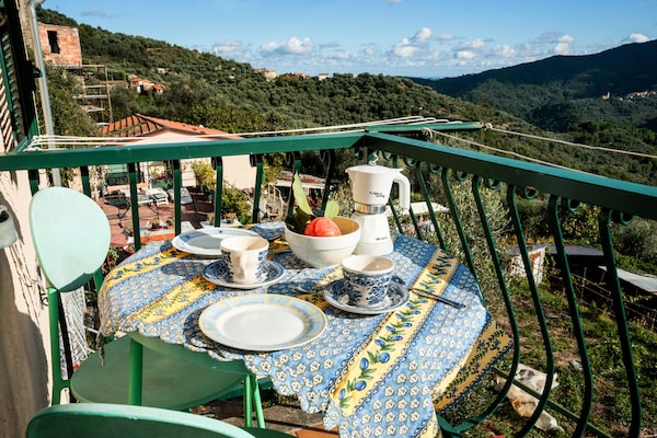 Foto van Rustig verblijf in de Ligurische heuvels - Vakantiehuis in Stellanello - TerraceBalcony